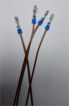 Контакт мама(391) 2,8 обжатый с проводом сечением 0,75мм2 с резиновым уплотнителем 2852