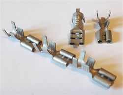 497-04 Контакт с фиксирующим элементом 6,3 под провод  сечения 4-6 мм2 (45 шт, россыпь) 2900